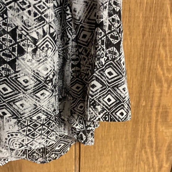 Chico’s long bell sleeve Aztec Boho print black and white top Chico’s 0 US S/4 - Picture 5 of 8